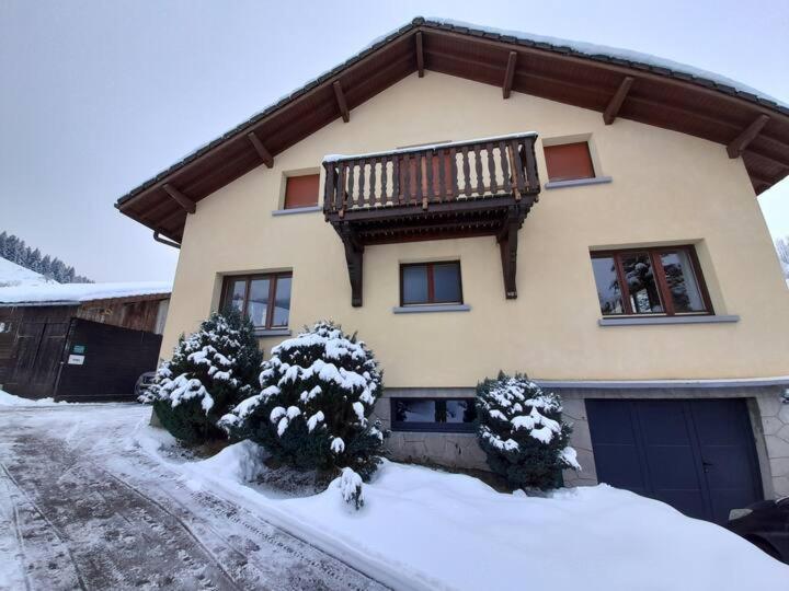 ⁂⁂ GITE LE PRES AU CERF [CLEDICIHOME] 2 steps from the LISPACH resort // PRIVATE toboggan run! SNOWSHOE DEPARTURE ⁂⁂ - Chambres d'hôtes La Bresse