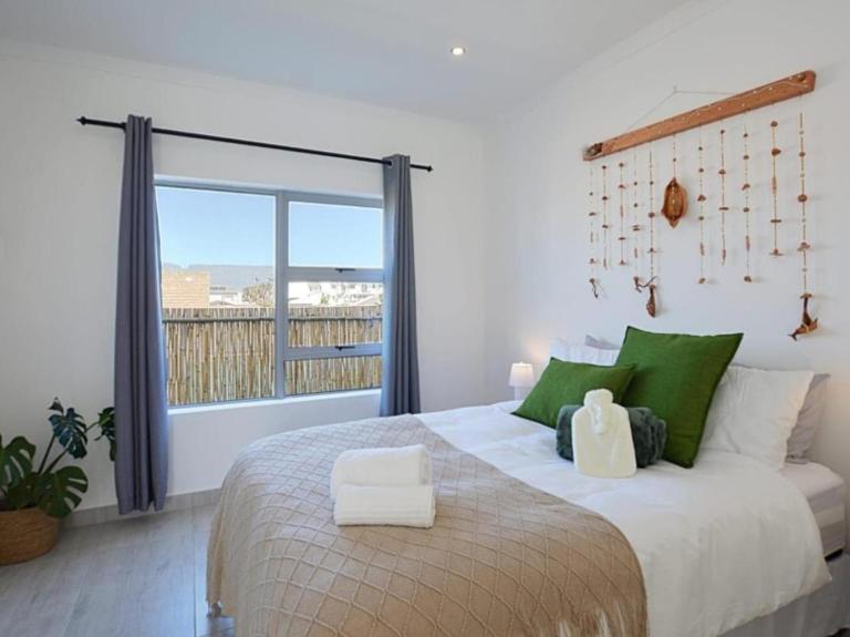 Blouberg, Nautica and Studio Apartments - B&B Città del Capo