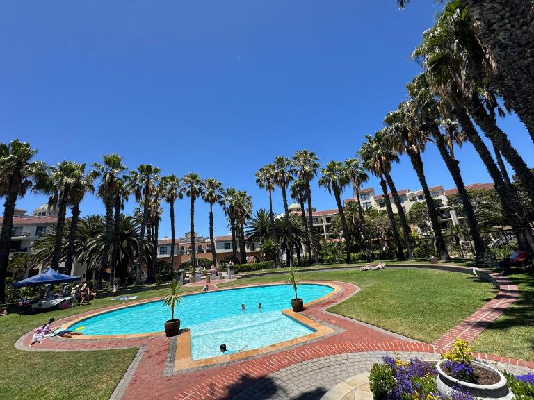 Family Oasis with Pool close to Shopping Center - Ferienwohnung Kapstadt