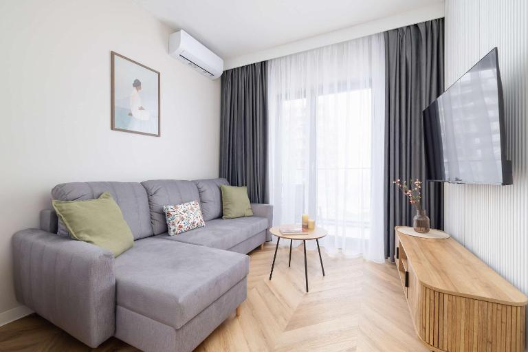 Stylish Apartment in a Modern Development 800 m from Spodek by Noclegi Renters - Bed and Breakfast Katowice