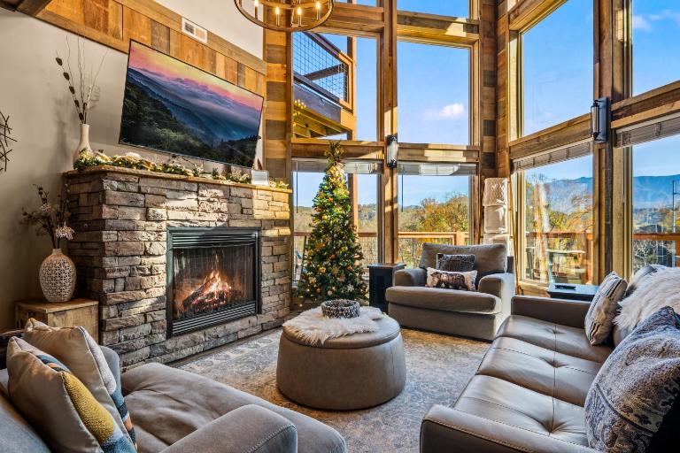 4bdr, Views, Pool, Hot Tub, Location and Fun - Chambres d'hôtes Gatlinburg