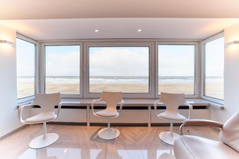 Lecomte - The Shoreline 74 - B&B Ostende