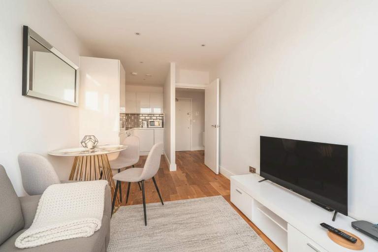 Fabulous Central Eastleigh 1 Bedroom Apartment - Ferienwohnung Eastleigh