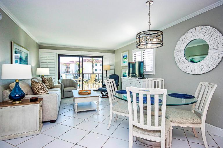Tranquil 2nd floor beachfront condo on Sanibel Island - Sandalfoot 2A2 - B&B Sanibel