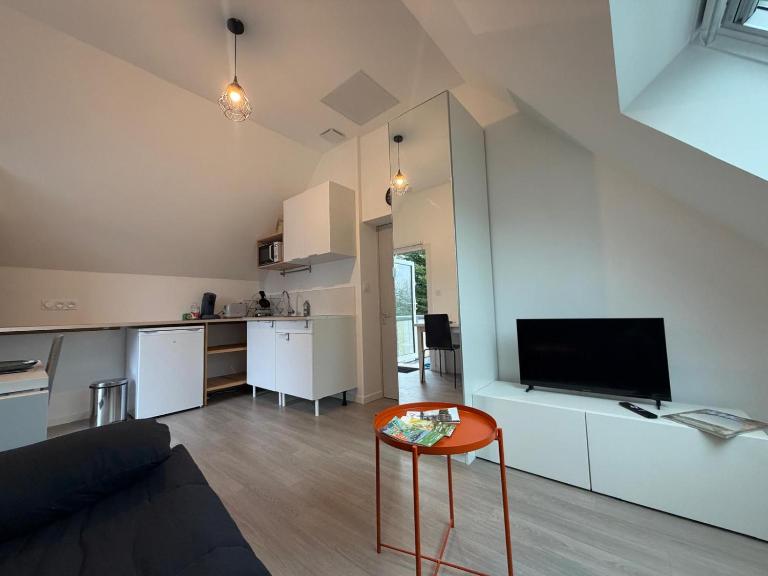 Petit studio tout confort - proche Angers - B&B Corzé