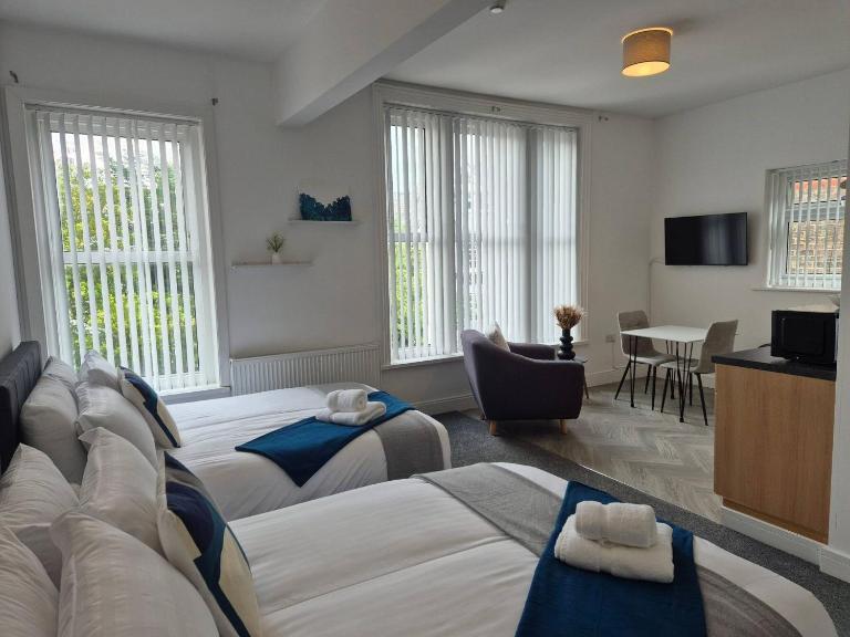 Modern Studio Apartment - Sleeps 4 - Free Wi-Fi - Near City Centre - B&B Portsmouth
