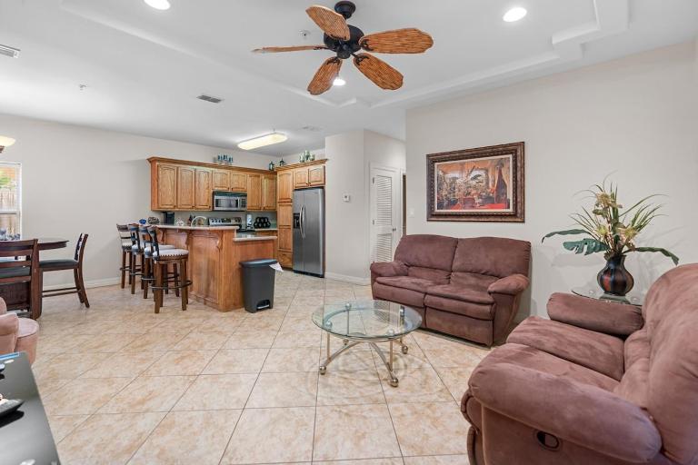 Relaxing 3-3 Island Condo - Short Walk to Beach - B&B South Padre Island