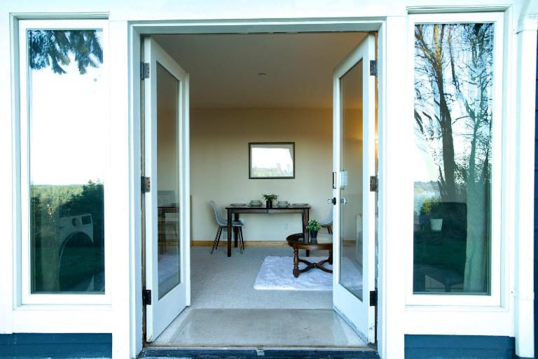 Serene King Suite Retreat on Quiet Mercer Island - B&B Mercer Island