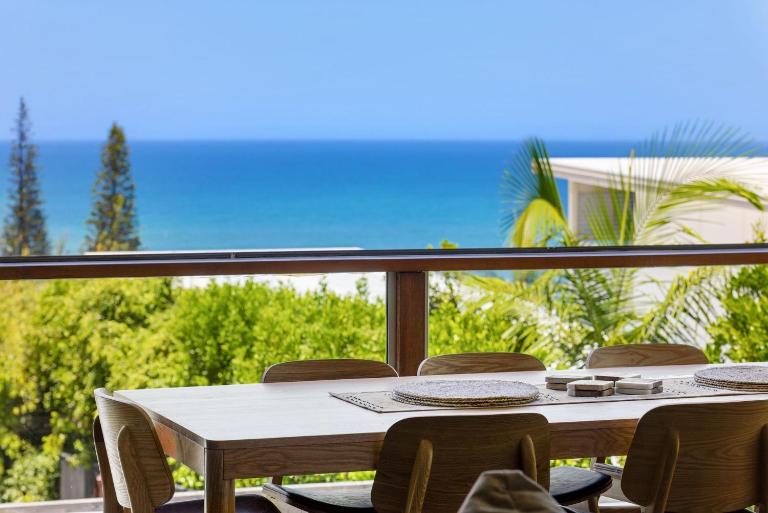 2 Allure, 20 Belmore Tce - Stylish Coastal Retreat - B&B Sunshine Beach