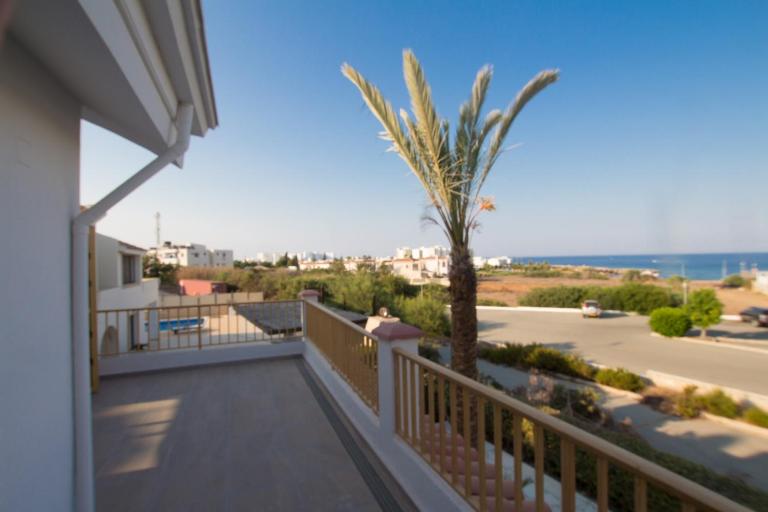 Fig Tree Bay Villa 2 - Chambres d'hôtes Protaras