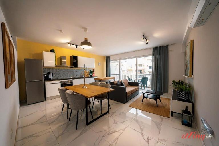 A Stylish St Paul's Holiday Home with City Views - B&B San Pawl il-Bahar