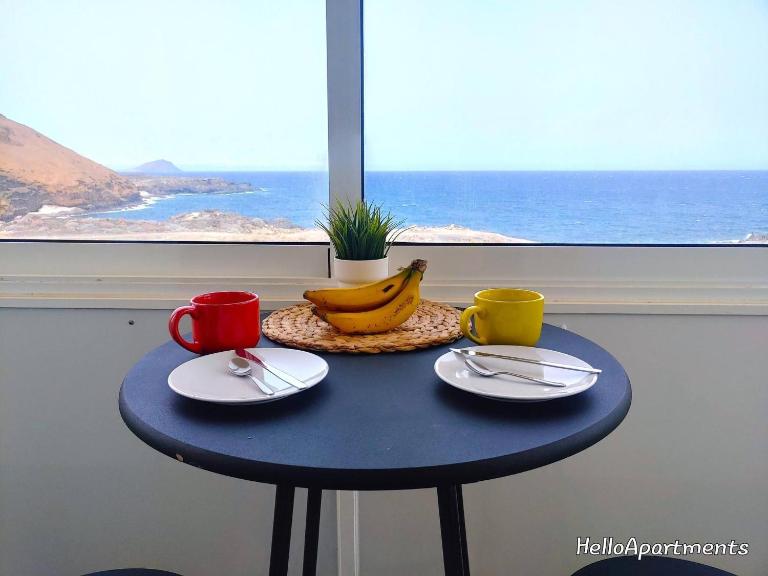 Sea Front Costa Sol by HelloApartments - Chambres d'hôtes Costa del Silencio