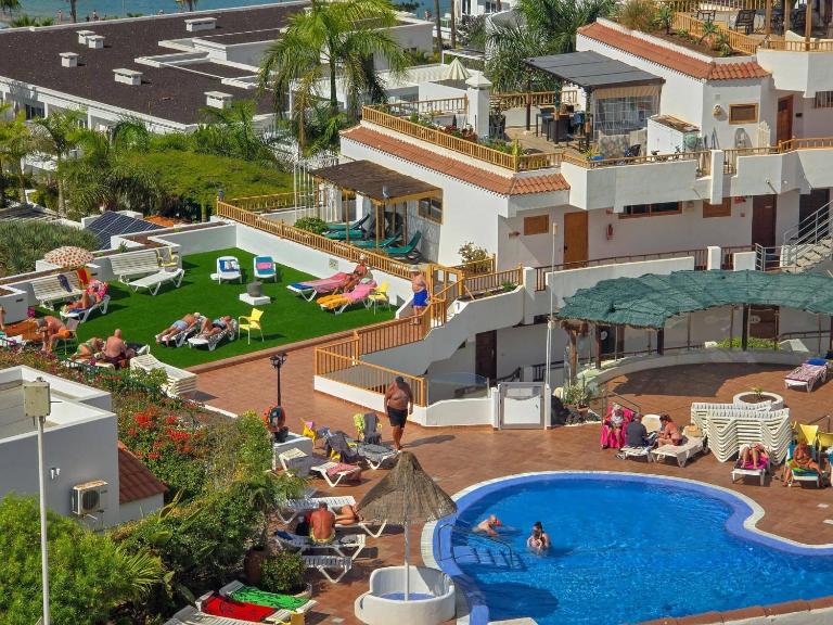 Aqua Sun Los Geranios by HelloApartments - Bed and Breakfast Adeje