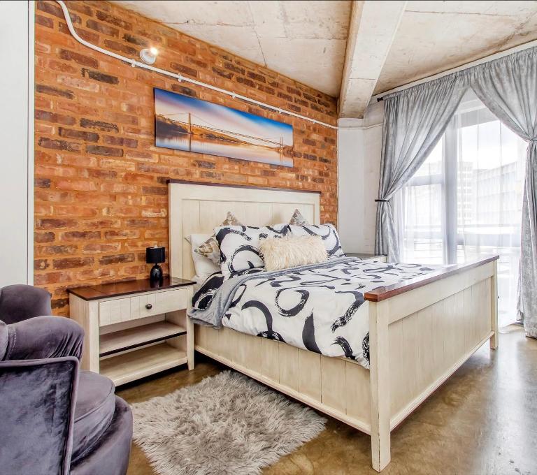 Cosy escape Balcony High speed WiFi Amenities - Bed and Breakfast Johannesburg