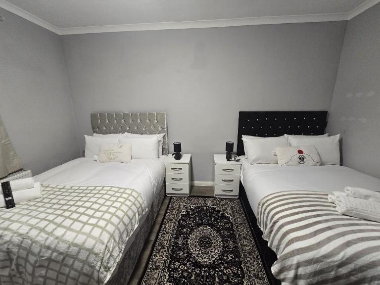 Heathrow roomzzzz BnB - Bed and Breakfast Hayes