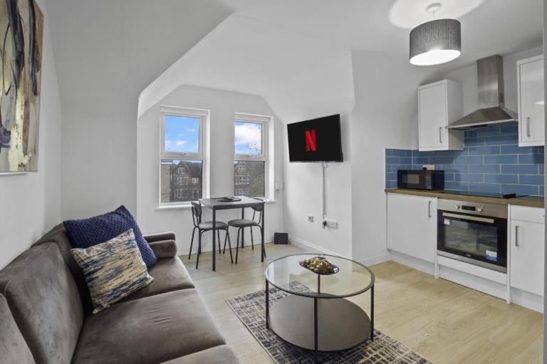 Modern Apartment I Self Check-in I Wi-Fi I Free Private Parking I Sleeps 3 - B&B Bedford