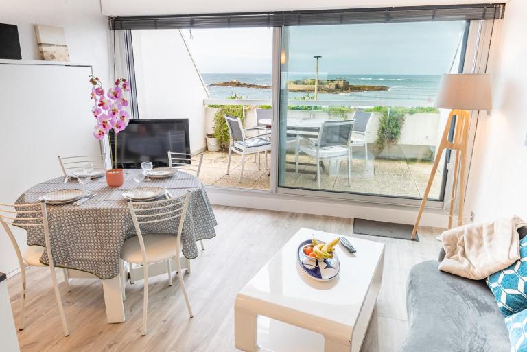 Superbe Studio 4pers vue mer panoramique par Groom - Chambres d'hôtes Ploemeur