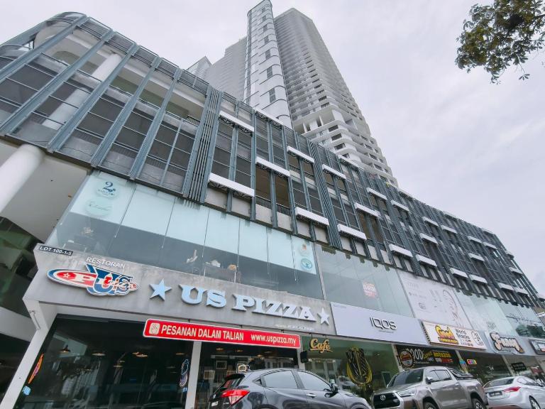 Landmark Seaview Cozy Family Suite with Balcony 6 Pax - B&B Tanjung Tokong