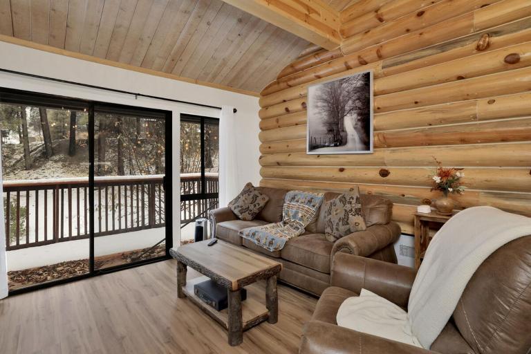 Ours De Ski Chateau at Snow Summit - Big Bear Basecamp Resort Condo w/ Hot Tub - Chambres d'hôtes Big Bear Lake