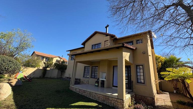 3 Bed House In Fourways, Sandton - B&B Centane