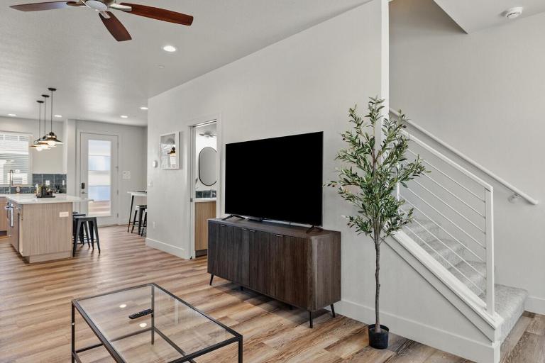 Modern Retreat - Close to Old Town - B&B Fort Collins