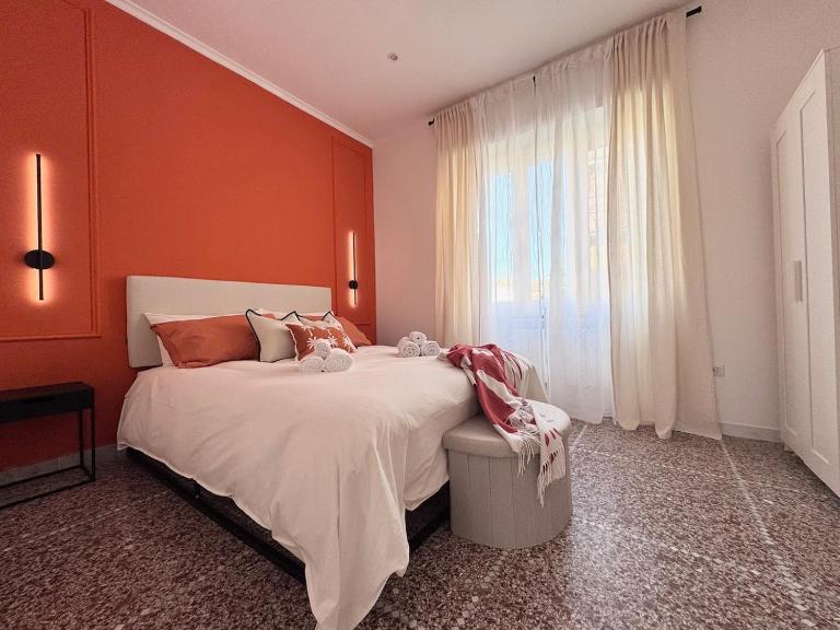 Palm Haven Apartment 5 min from Lido Centro - B&B Lido di Ostia