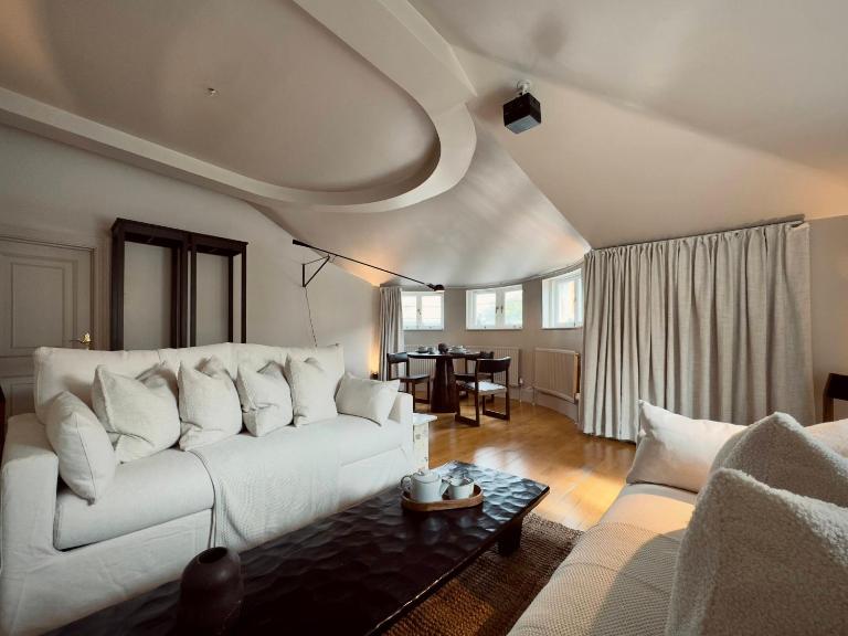 Grand 2BR Penthouse with Projector near Hyde Park - Ferienwohnung London