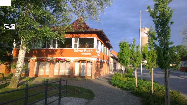 Silver Park Vendégház - Chambres d'hôtes Berettyóújfalu