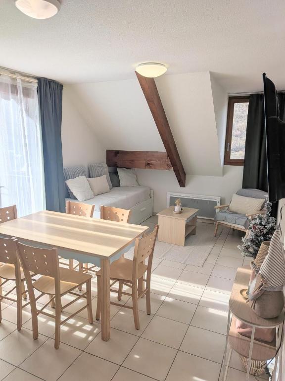 Les Balcons de La Neste - Appt 5-6 pers, Balcon et Vue Montagne - Chambres d'hôtes Arreau