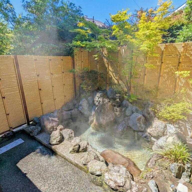 Private Open-air Onsen Sakura Cottage Izukogen - B&B Itō
