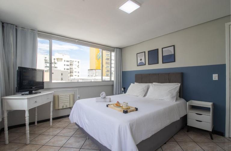 CLR82 - Calçadão, 1 Dorm Climatizado, Garagem - Chambres d'hôtes Balneário Camboriú