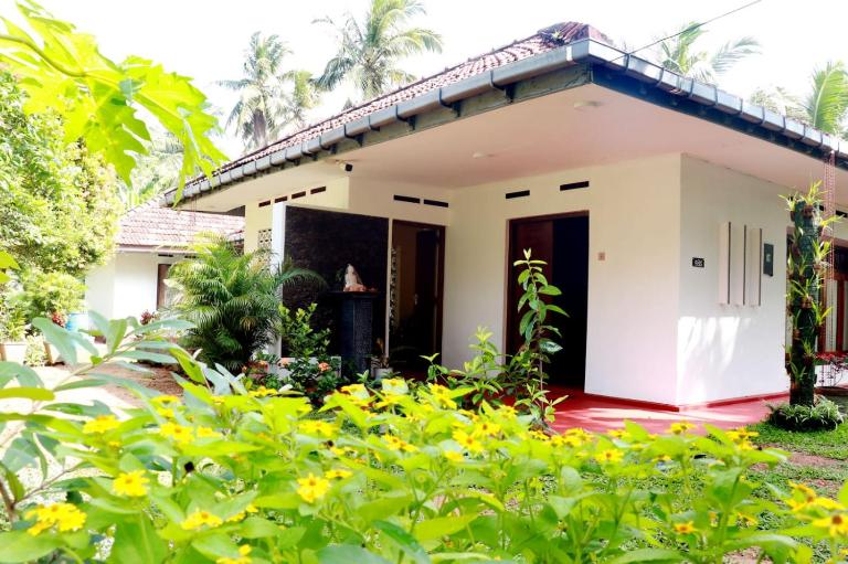 Blooming Garden - B&B Batigama