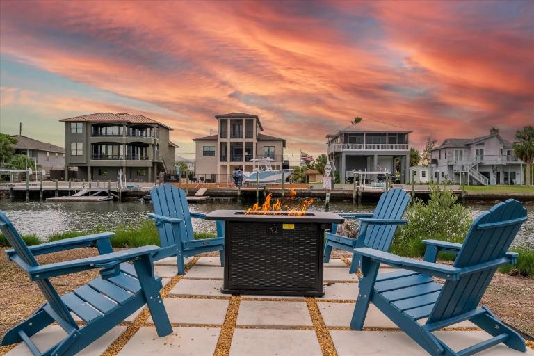 Oyster House Waterfront 3b2b Kayaks BBQ Games - B&B Hernando Beach