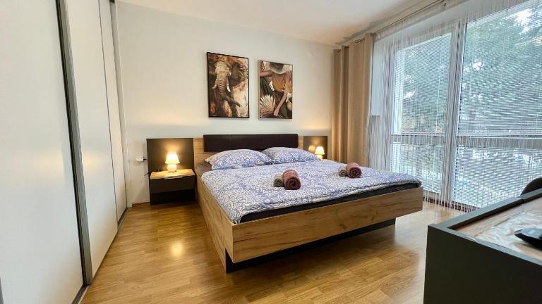 Black Lotus 1 I Downtown Apartment I Free Parking I 24hr Access - B&B Banská Bystrica