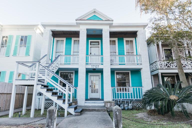 Downtown Delight Close to Strand and Cruise Terminals - B&B Galveston