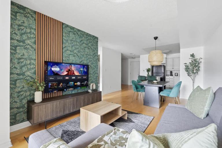 Tropical Designer King Suite - Sleeps 5 - Parking - B&B Mississauga