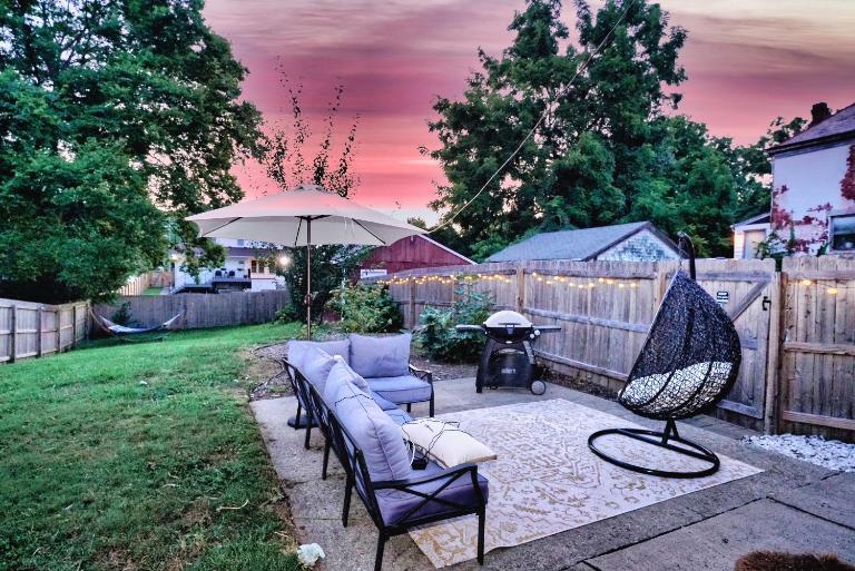 The Experience at Nell's Place - B&B Cincinnati