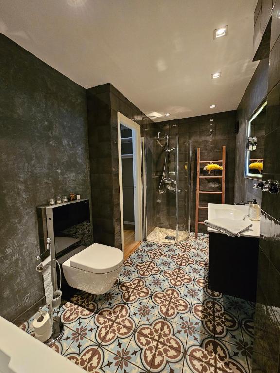 Downtown apartment in Svolvær - Chambres d'hôtes Svolvær