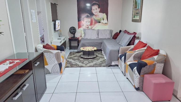 CASA TOP de 2 quartos em TORRES-RS - na mais bela praia Gaúcha - Cozinha - Banheiro - Ar-condicionado split em cada quarto- Smart TV 32' - Wi-Fi- Estacionamento - Anfitriã Superhost no BnB - B&B Torres