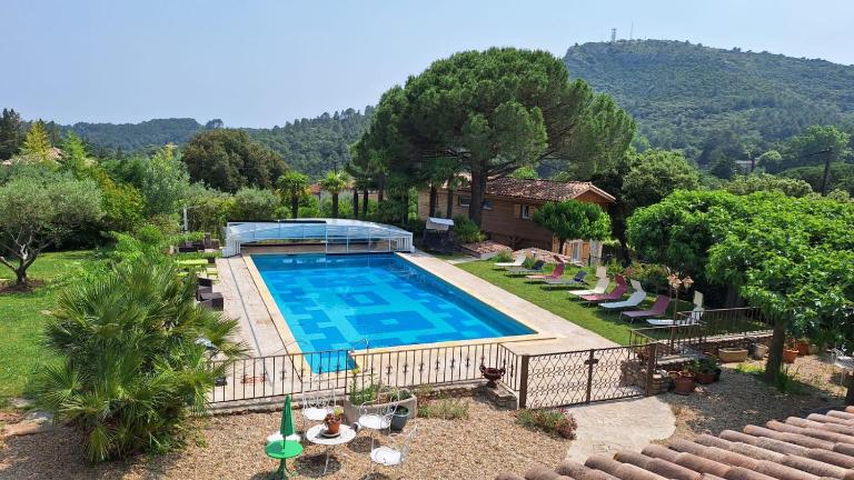 A l'ombre du chêne Piscine & Spa Gîtes Eden en Cévennes à Anduze Gard - B&B Anduze