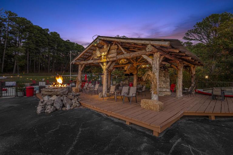 Stonegate Lodge King Bed, WIFI, 50in Roku TV, Salt Water Pool Room #107 - Ferienwohnung Eureka Springs