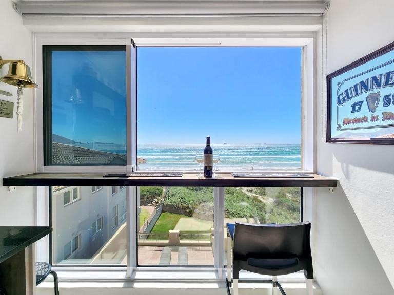 Neptune Isle Oceanfront 3-Bed with Pool - Chambres d'hôtes Le Cap