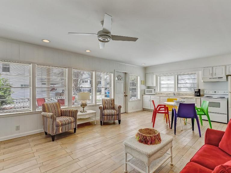Coops Retreat Unit B - B&B Tybee Island