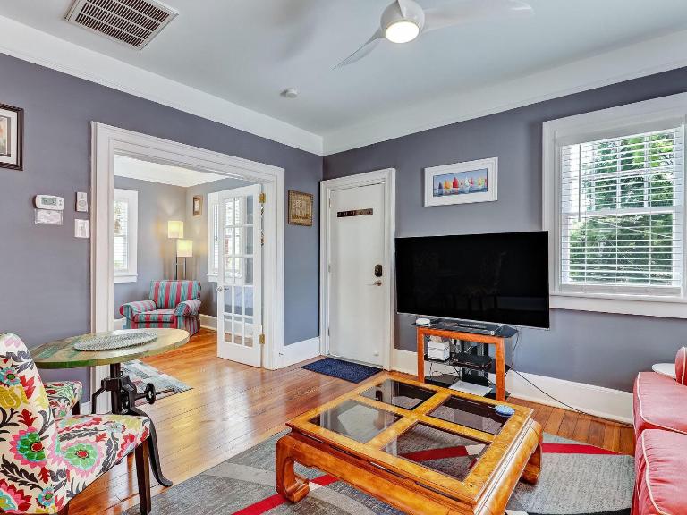 Drayton Place Carriage Unit 2 - B&B Savannah