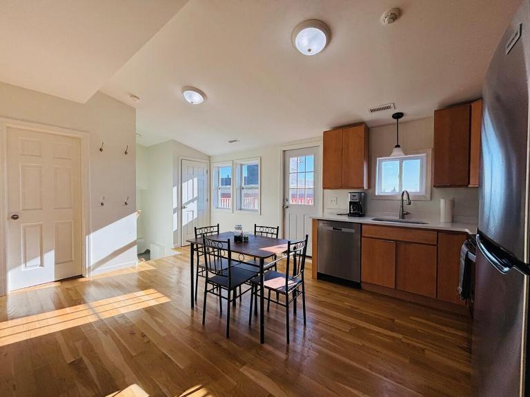 Entire Charming 3B1B in Federal Hill free parking - Bed and Breakfast Providence