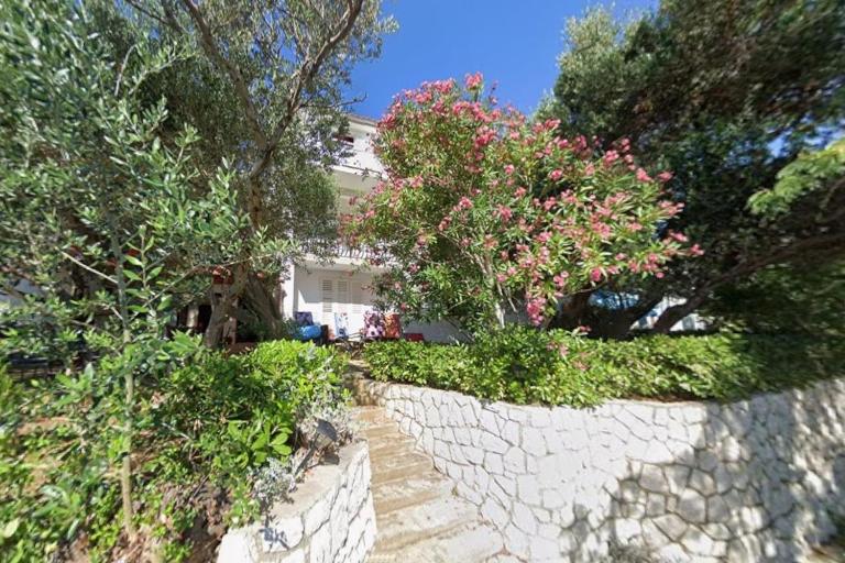 Apartments and rooms with parking space Banjol, Rab - 24964 - B&B Rab