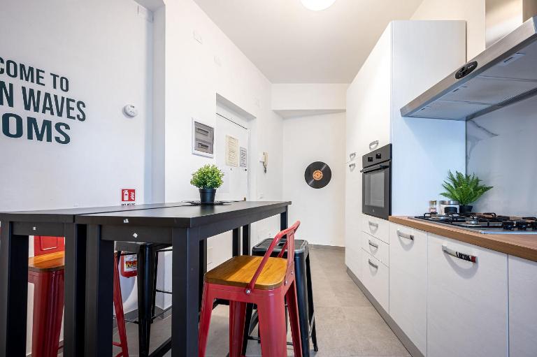 Roman Waves Room - 2 MIN Metro Marconi - 15 MIN Colosseo - A-C & WIFI - Ferienwohnung Rom