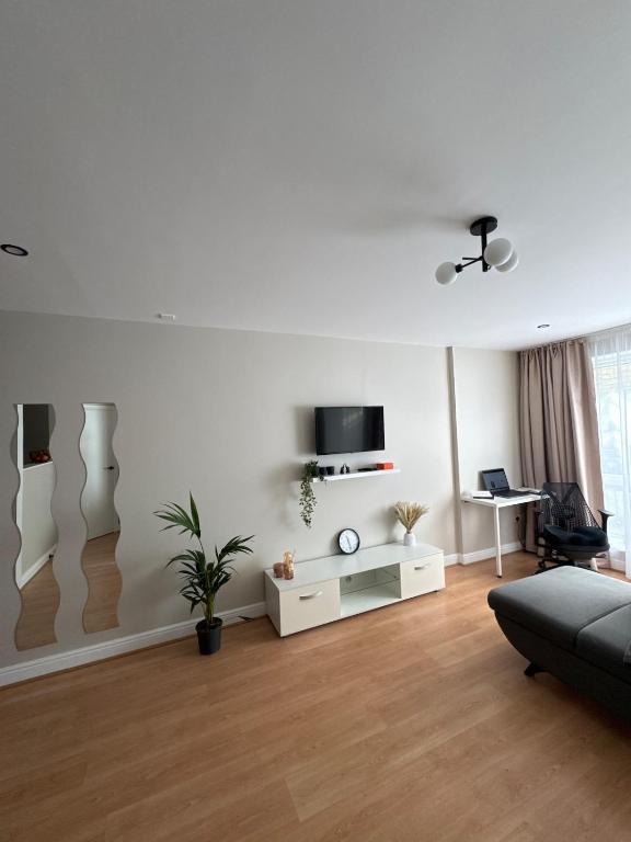 Private Sandyford 2-Bed Apt nr Business Park & M50 - Bed and Breakfast Dublin