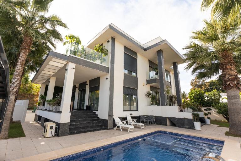 Exclusive Villa City, Beach & Golf - Bed and Breakfast Alicante