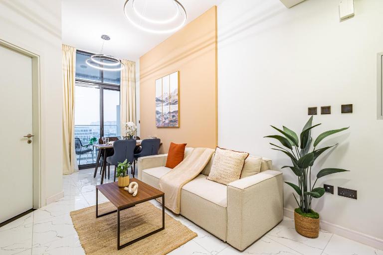 Fully Furnished 1 BDR in Masdar City - 5 min to Airport - 10 min to Yas Mall, Ferrari World, Sea World - Bed and Breakfast Abu Dhabi
